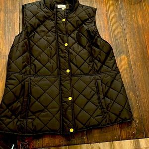 Kim Rogers Black puffer vest zip snap and pocketsz comes down to hips